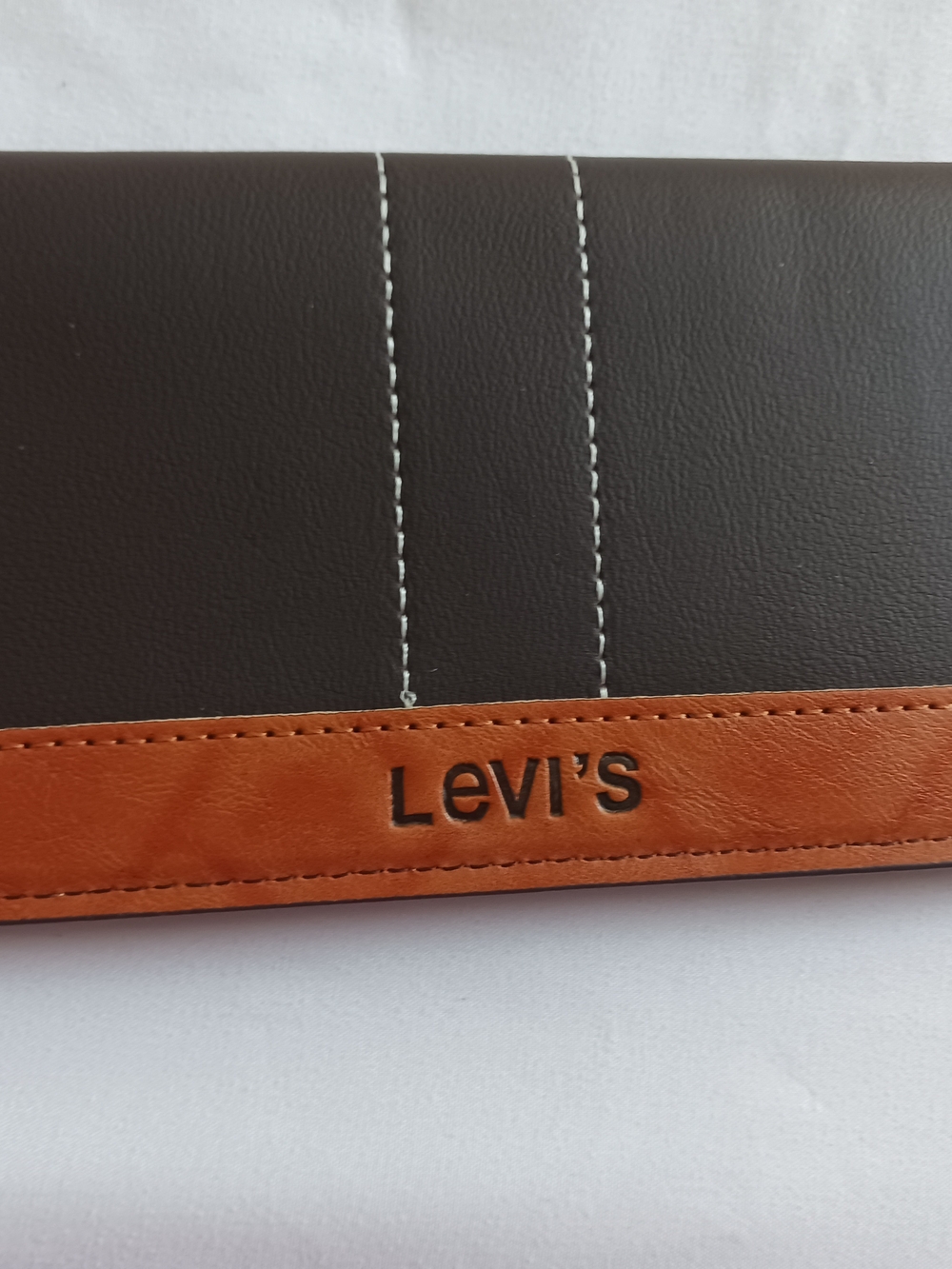 Levi's Brown Leather Wallet NWOT Tan Accent White Stitching